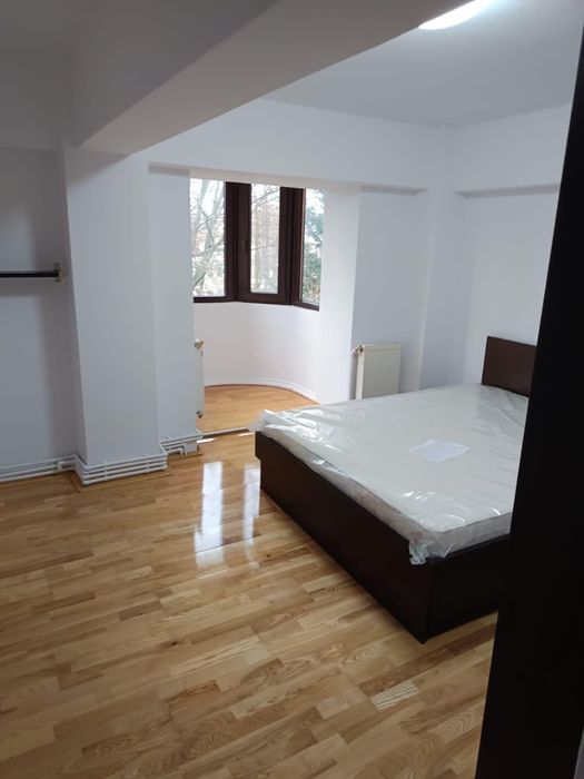 Apartament cu 3 camere de inchiriat Pietonalul Unirii