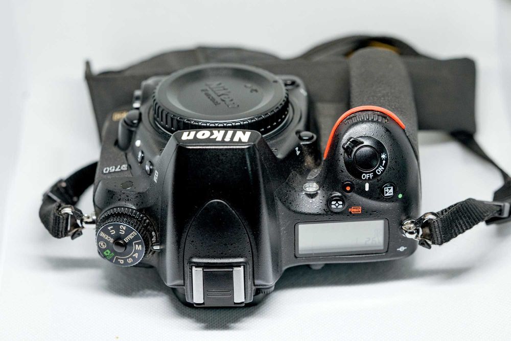 Nikon D750 de vanzare, Blit Yongnuo YN968 NII si Nikkor 50mm 1.4 G