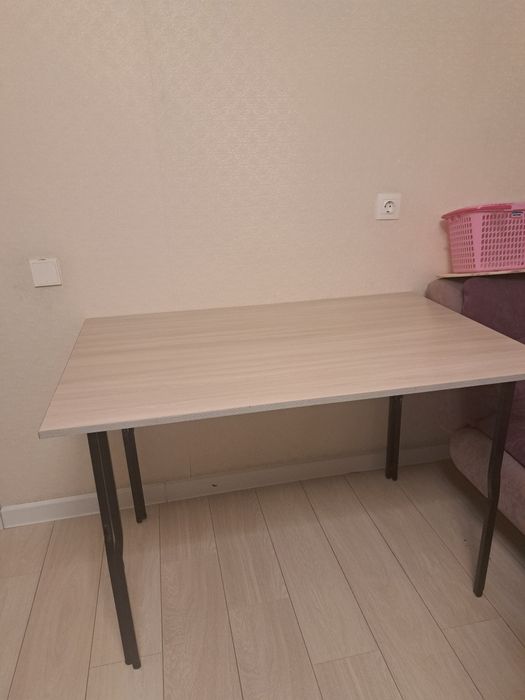 Стол размером 110 на 80 см