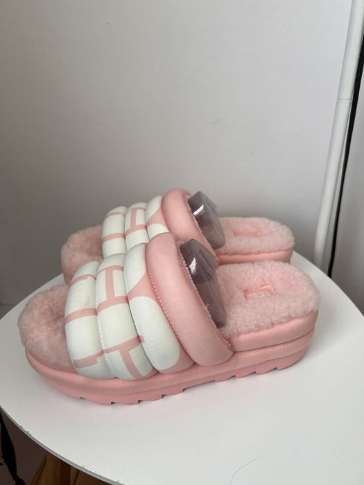 UGG чехли в розово и бяло