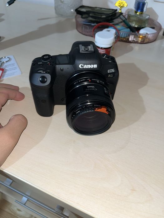 Canon R5 и Canon r8 Canon RF28mm 4 аккамулятора