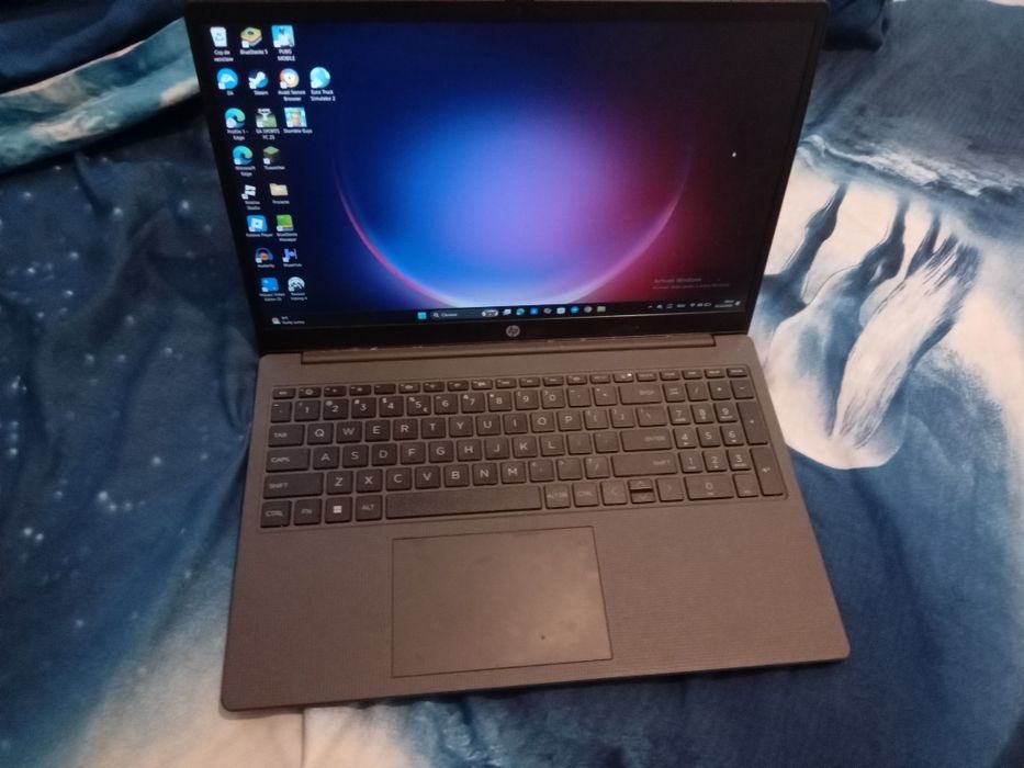Vând laptop HP 512gb și 16 gb ram fara nicio problema aproape nou