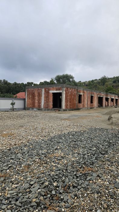 Vănd teren în suprafață de 2400 metri pătrați