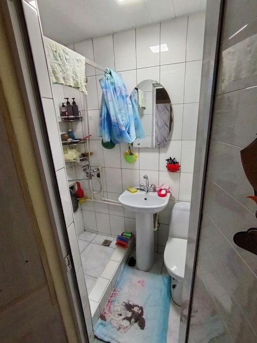 Уй сотилади срочно чилонзор 1 кв 8 домда 1 хонали квартира локатся урб