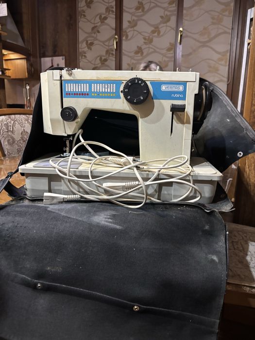 Продам швеюную машинку