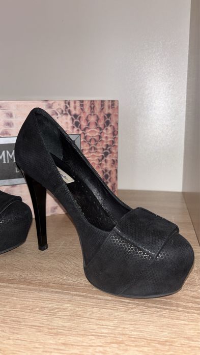 Pantofi cu toc negri piele intoarsa /cu platforma