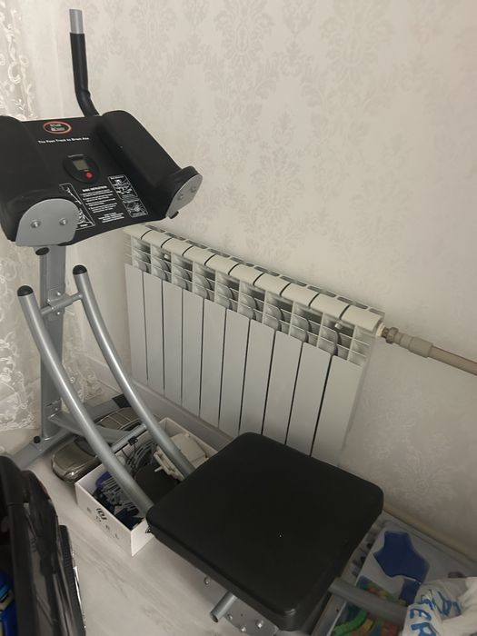 Тренажер для пресса и ног