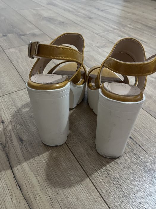 Sandale cu platforma marimea 36