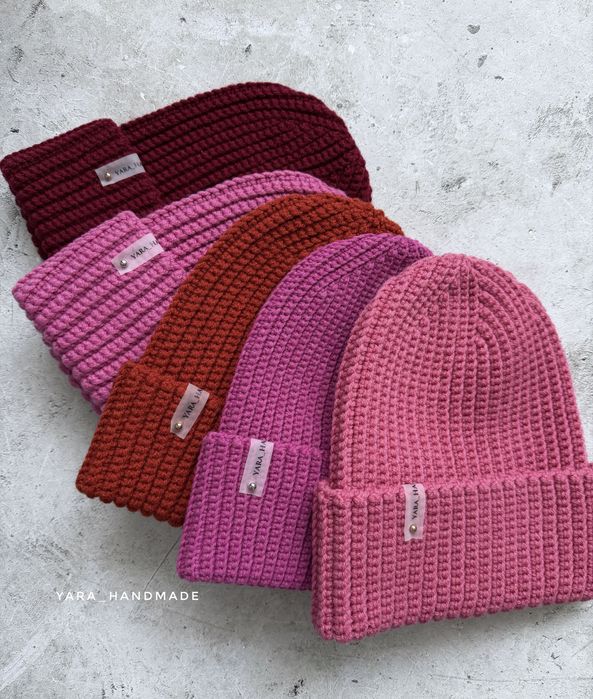 шапки ручной работы.