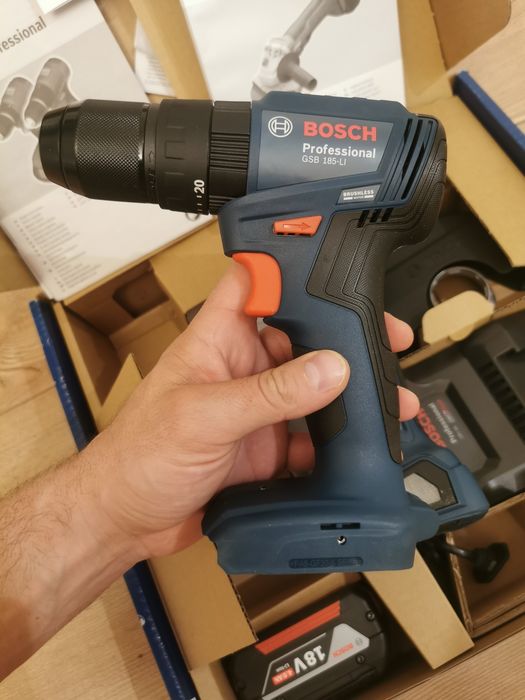 Bosch gws 180-Li и GSB 185-Li + 2 батерии и зарядно