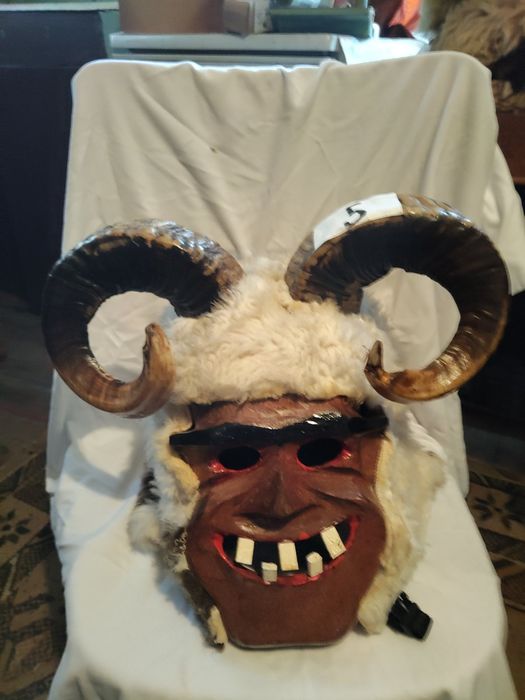 Традиционни кукерски маски