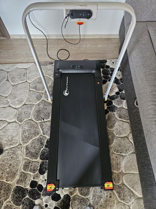 Vând banda de alergat FitTronic Delta 1100