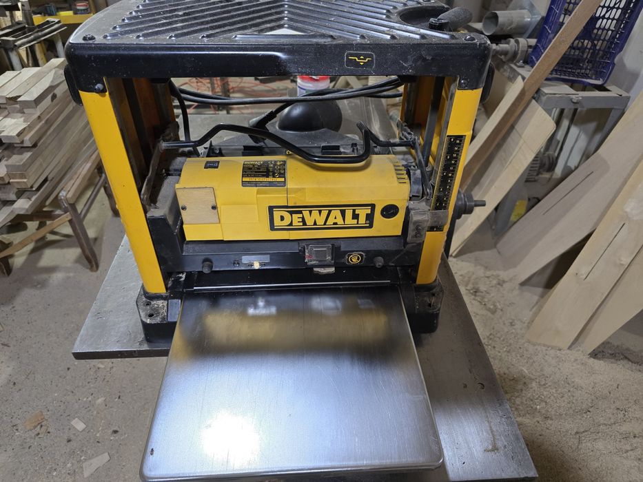 Resmus Dewalt...220 v