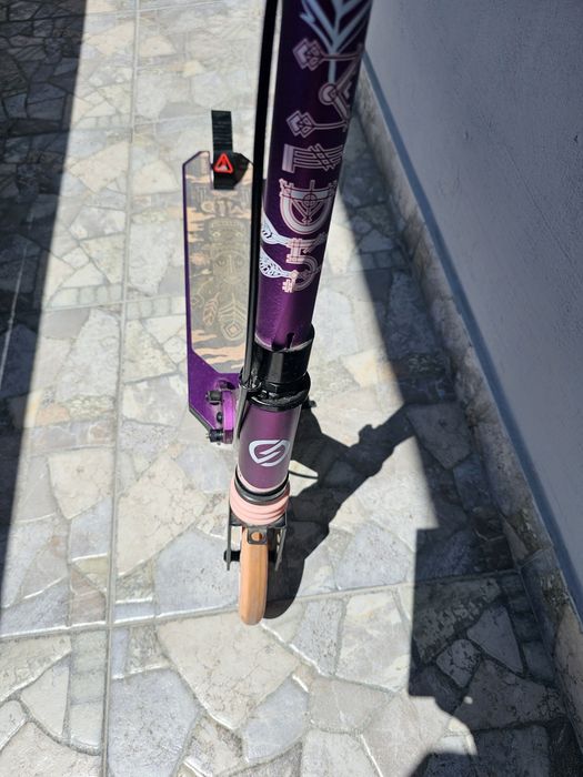 Детска тротинетка с окачване и спирачка