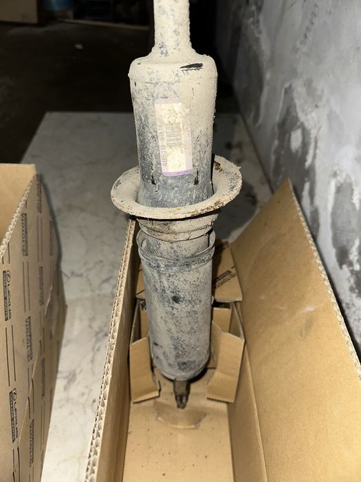 Амортизатор Lexus lx570