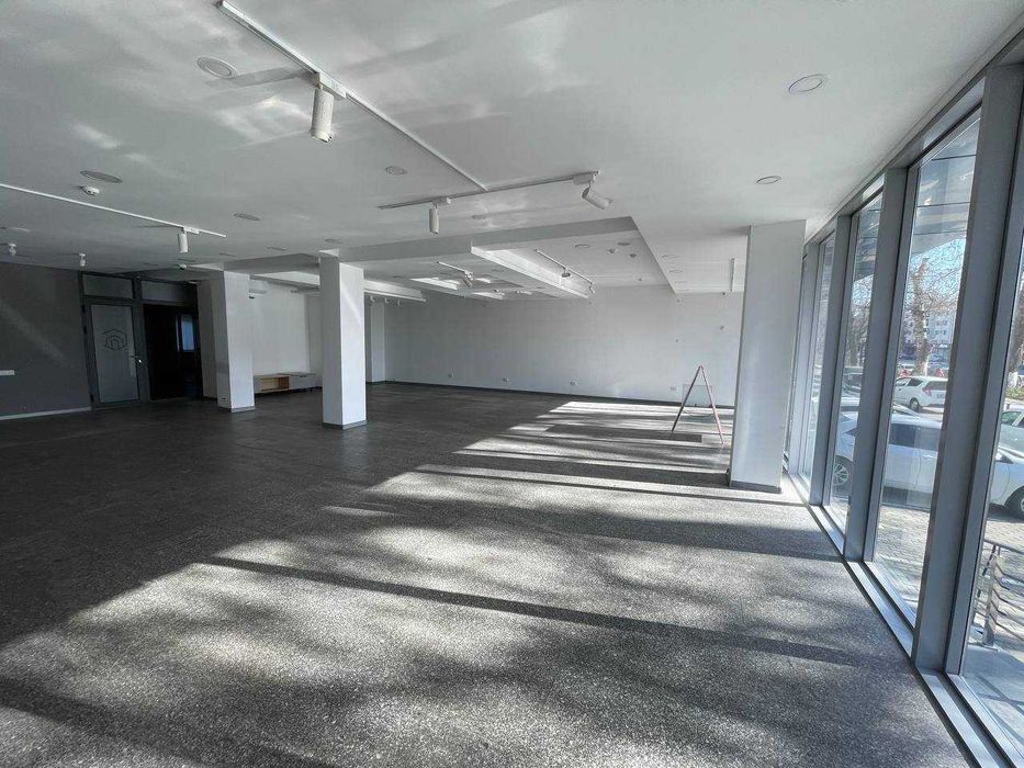 Офис в аренду 302м2 1-линия 1 этаж Шота Руставели Гранд мир отель (ЛА)