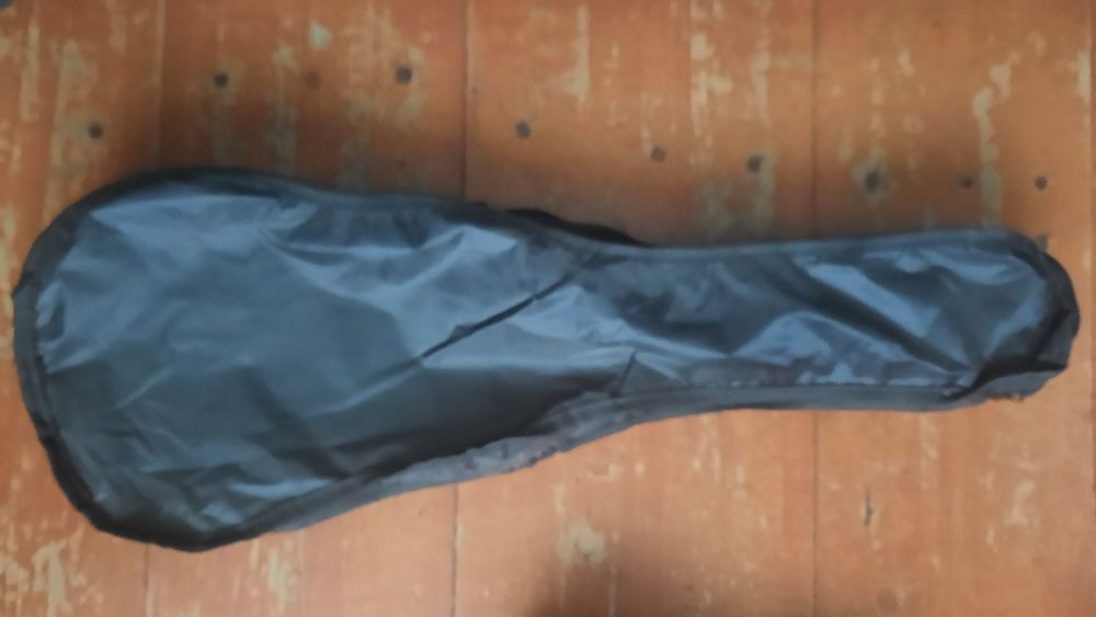Укулеле и чехол не бу