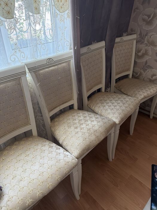 Продам стулья в гостинную