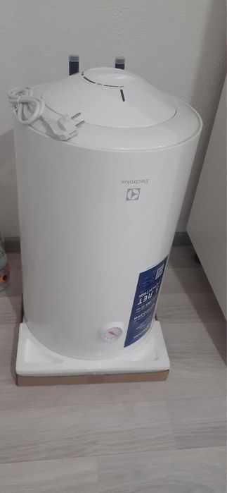 Водонагреватель Electrolux
