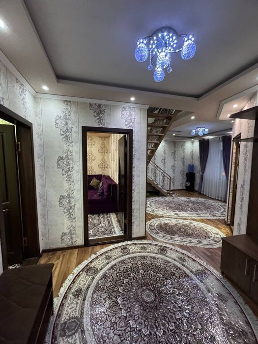 Фаргона шахар марказида фрунза массиф КИУФ университети енида етим дом