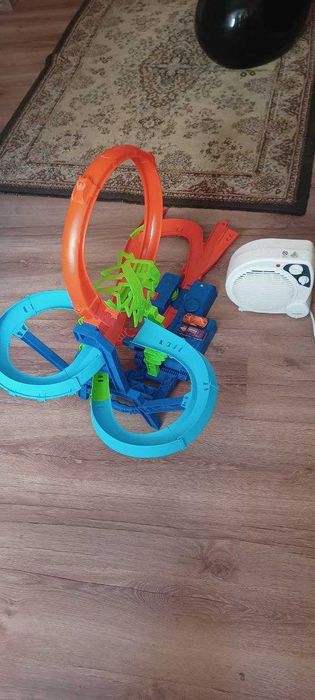 Hot Wheels Stunt Tracks Mid-Air Crash