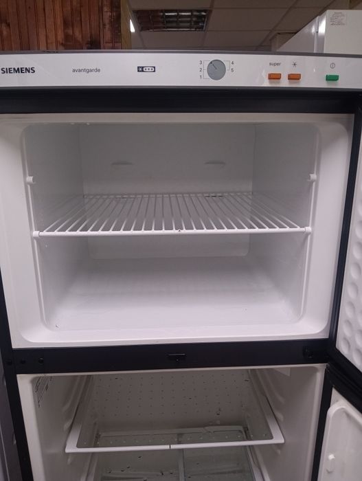 Сив хладилник с горна камера Сименс  Siemens с  2 години гаранция!