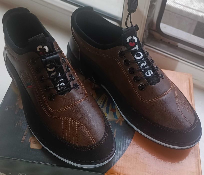 Кроссовки - туфли на 40-41 размер. Цвет коричневый. Юнисекс.