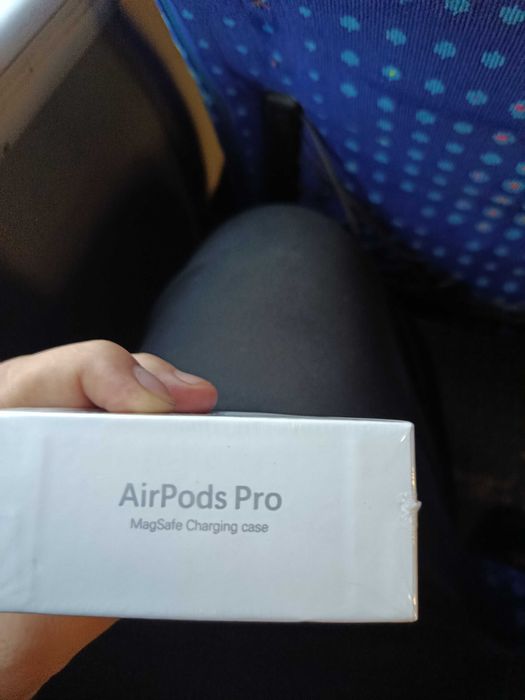 Продам наушники AirPods Pro