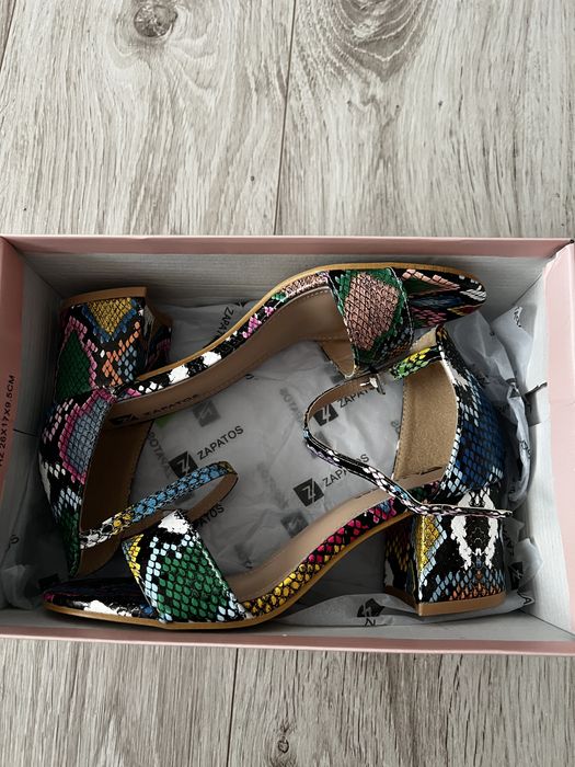 Sandale cu toc zapatos