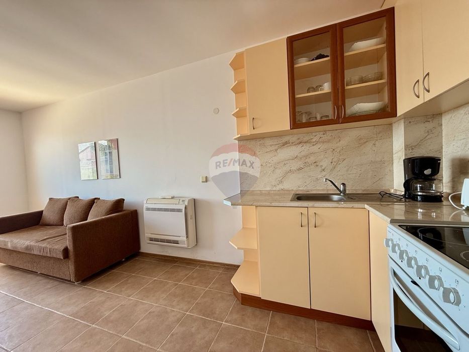 Апартамент с две спални и нескриваема морска гледка за продажба, гр.