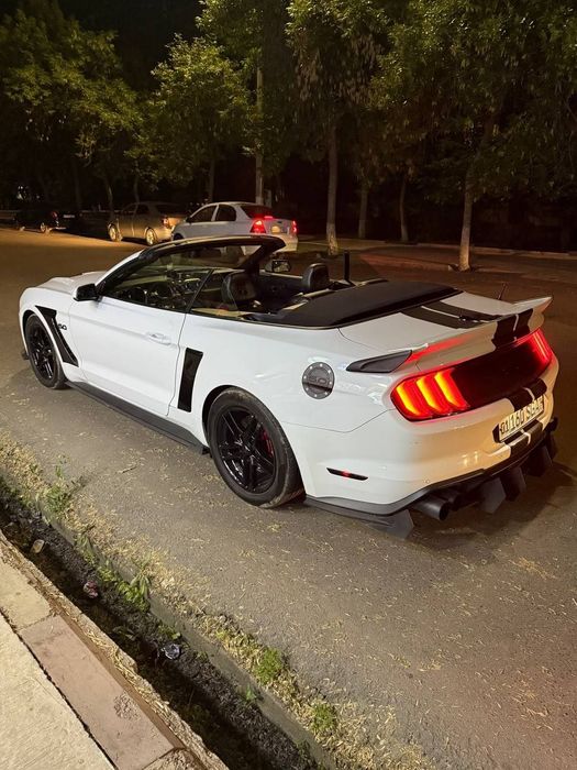 Ford mustang GT 5