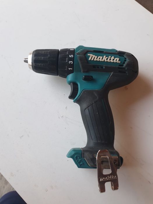Autofiletanta Makita DF333D 10,8v cu Defect
