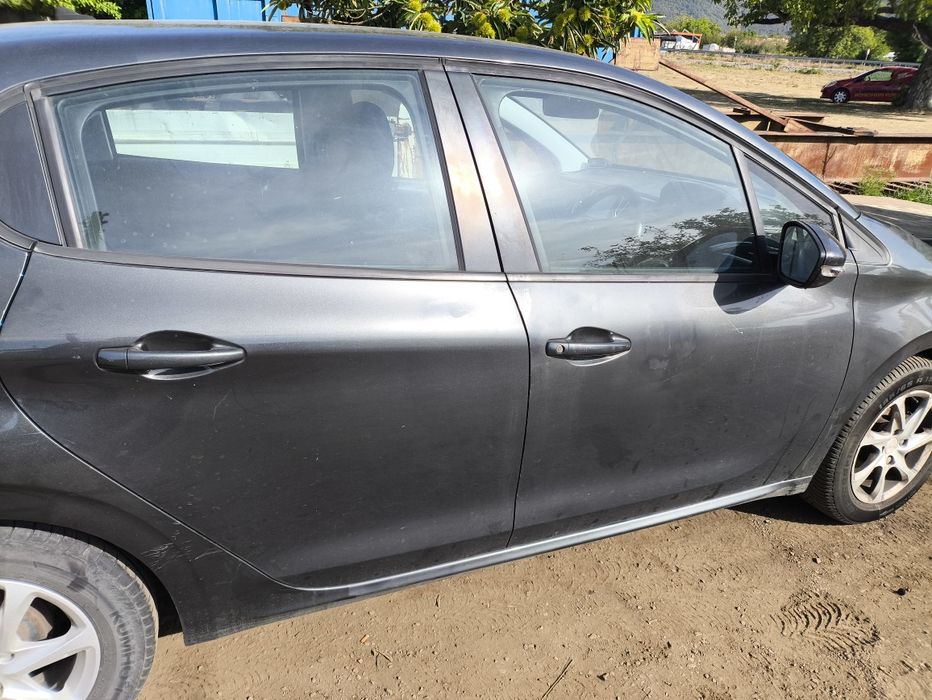 Врата/врати за Пежо/Peugeot 208