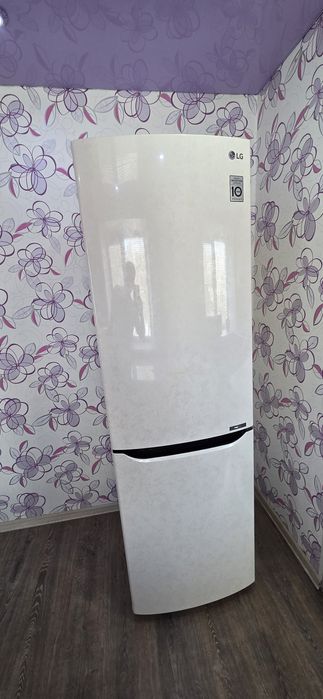 Продаётся холодильник LG