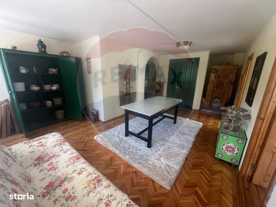 Casă / Vilă 10 camere Lepsa