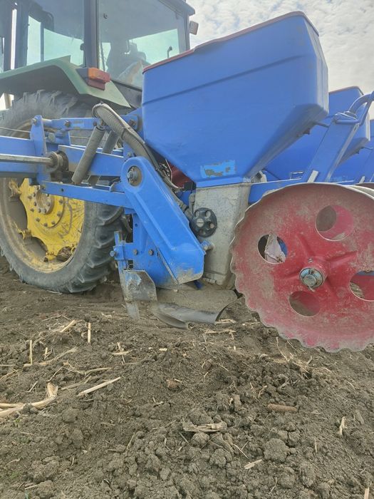 Vând semănătoare monosem 6 randuri