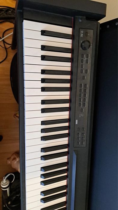 Vând pian digital Korg C1 Air