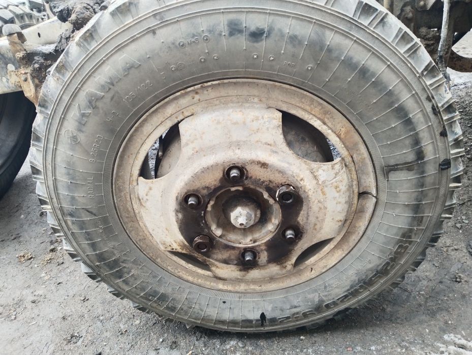 Газ 3307 диск с шинами на запаску