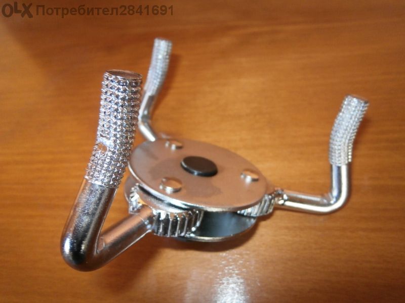 Ключ, скоба / паяк / за маслен филтър.