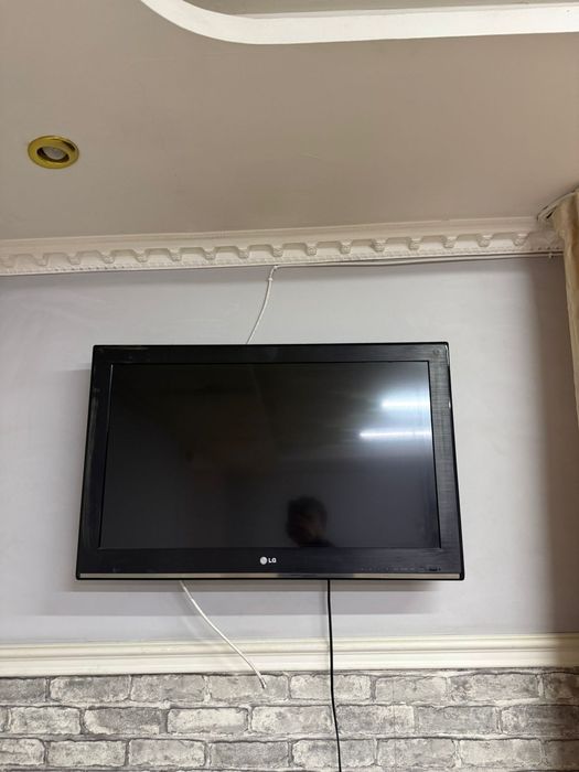 Телевизор и диспенсер