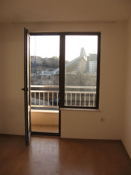 Дава се под наем Тристаен апартамент в Варна, Бриз - 80 кв.м за 500 € - Снимка #2