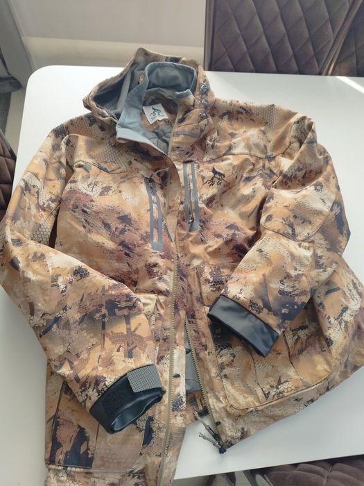 Продам зимние куртки