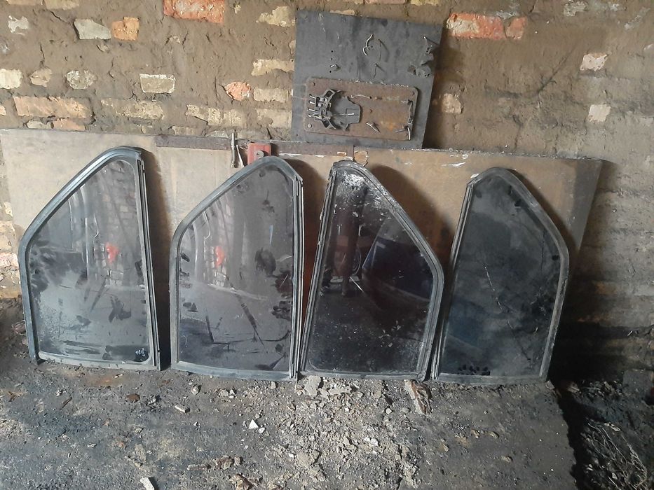 Стёкла на  бмв е 30 или е36 универсал  ЧИТАЙТЕ ОПИСАНИЕ