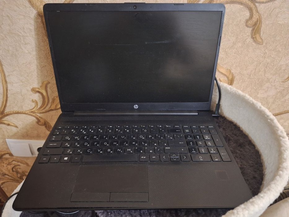 Продается ноутбук HP Laptop 15-dw