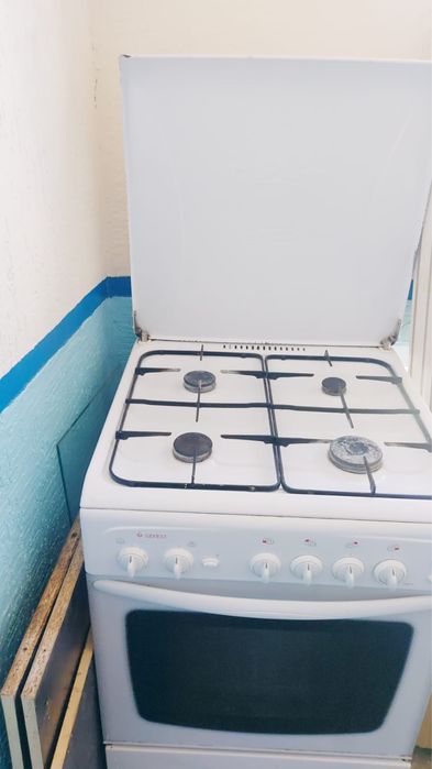 Продаю газовую плиту Gefest