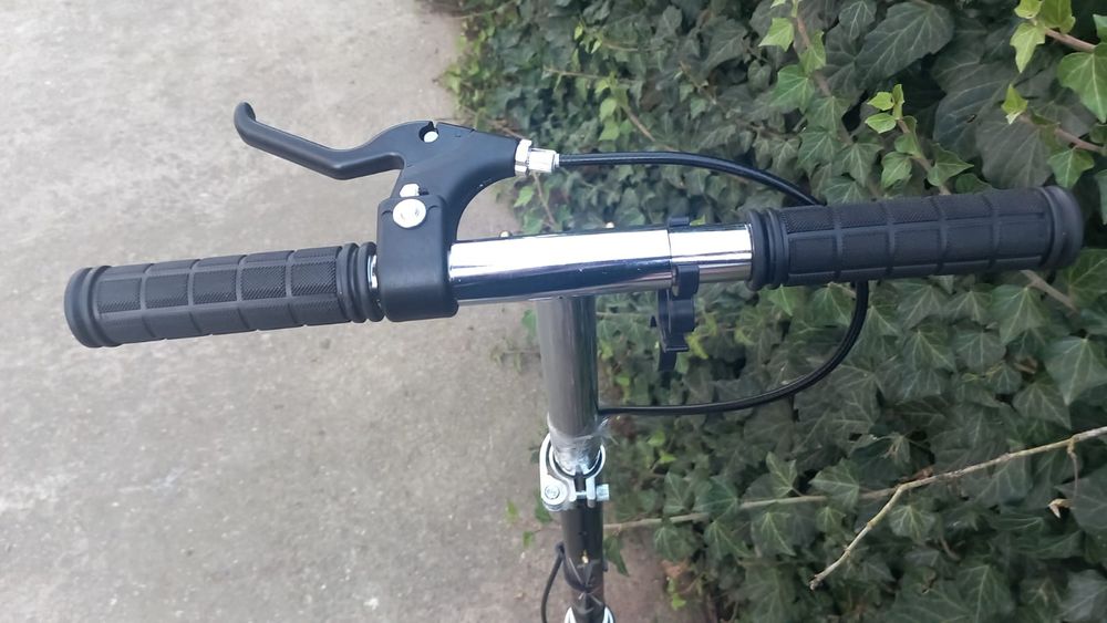 Vand trotineta pentru adolescenți și adulți