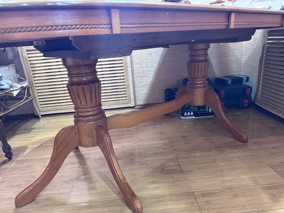 Стол со стульями. Производства Малайзия.