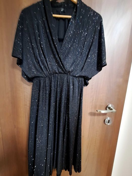 Rochie de ocazie neagra cu insertii argintii