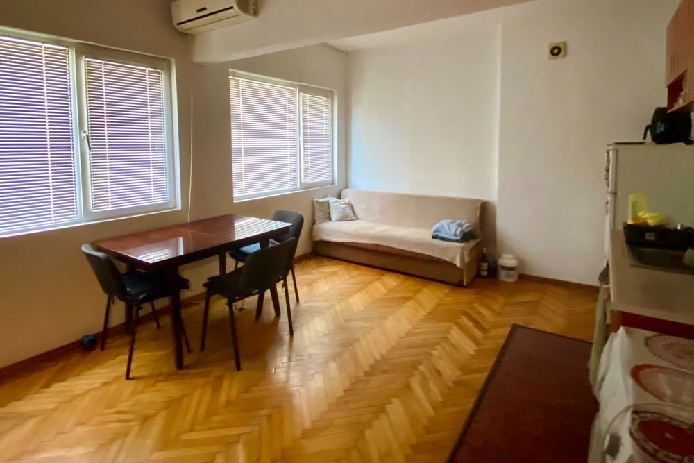 Дава се под наем Двустаен апартамент в Варна, Център - 55 кв.м за 450 € - Снимка #2