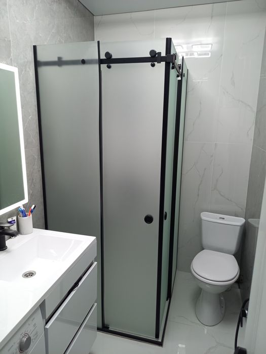 Душевые стеклянные перегородки и ограждения ванну на заказ - Сантехника ...